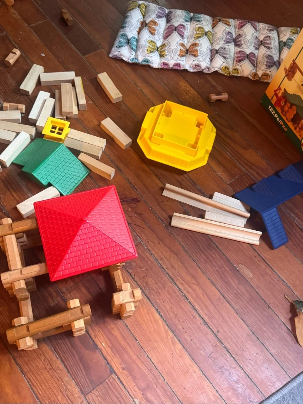 Lincoln logs  Wooden Log Building Toy Set - Brown